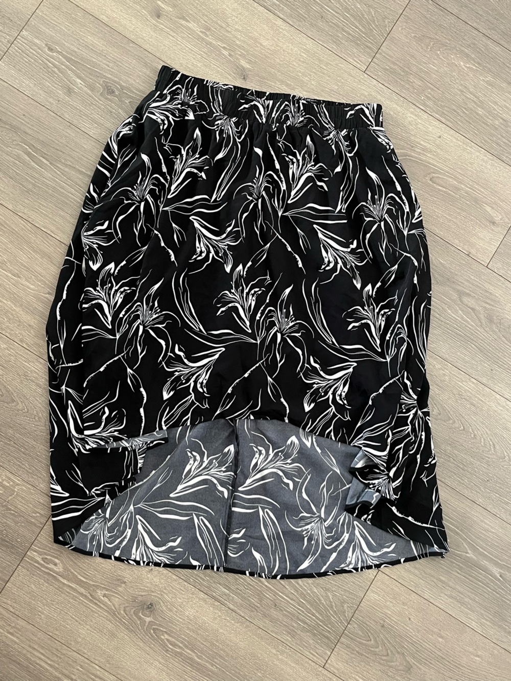NWT BloomChic Black and White Floral High-Low Skirt Size 14/16